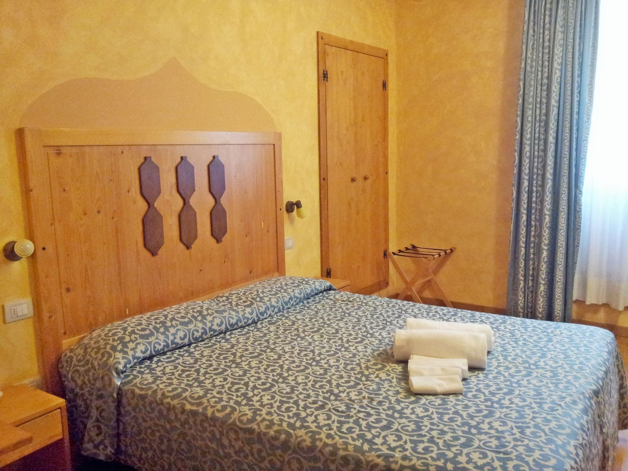 Hotel Tre Ceri Gubbio Exteriör bild