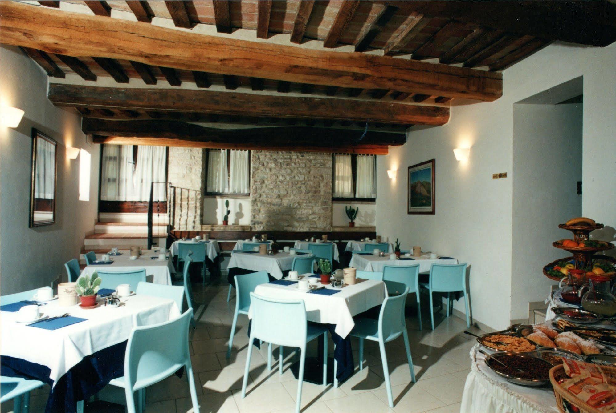 Hotel Tre Ceri Gubbio Exteriör bild