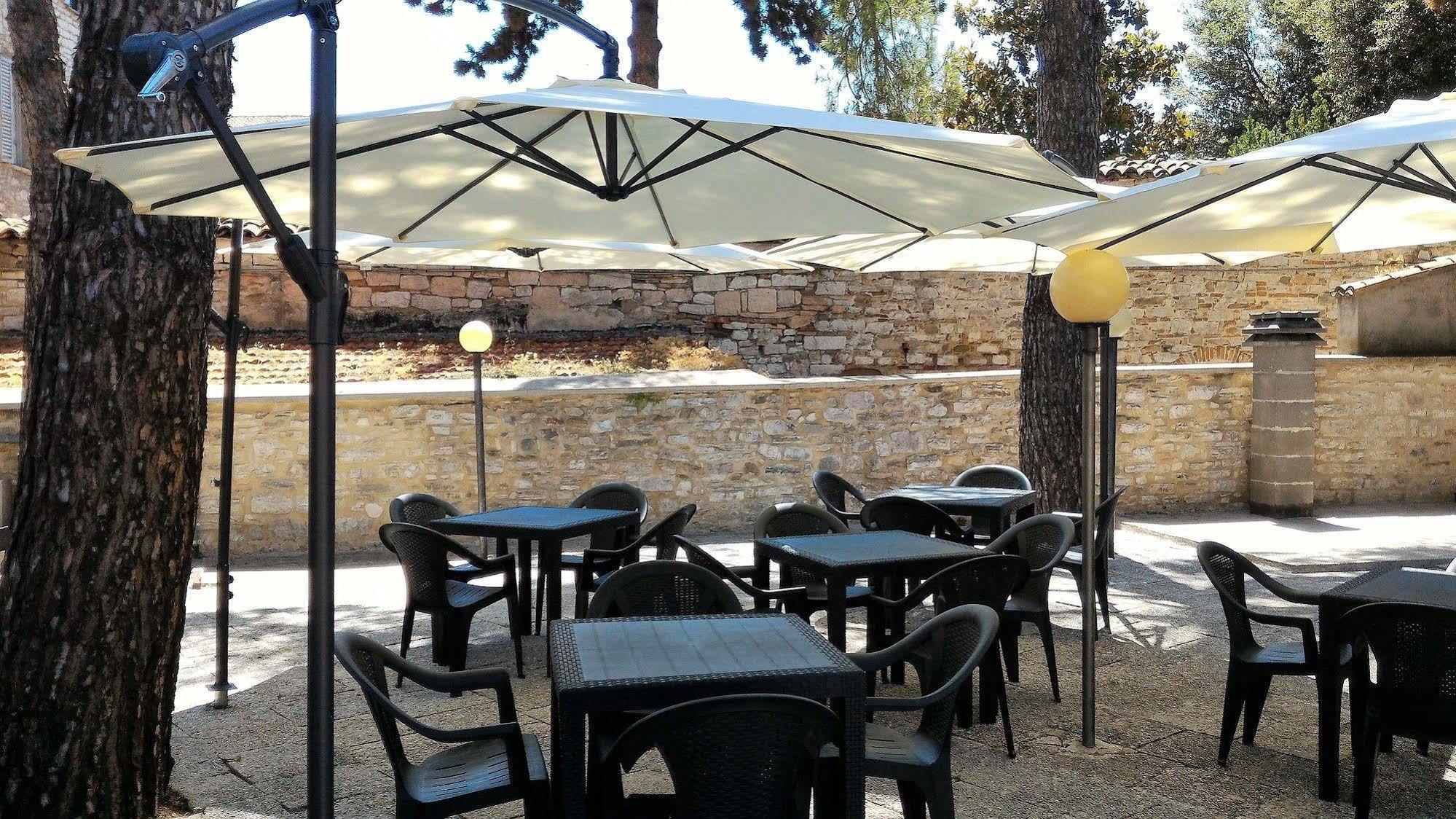 Hotel Tre Ceri Gubbio Exteriör bild